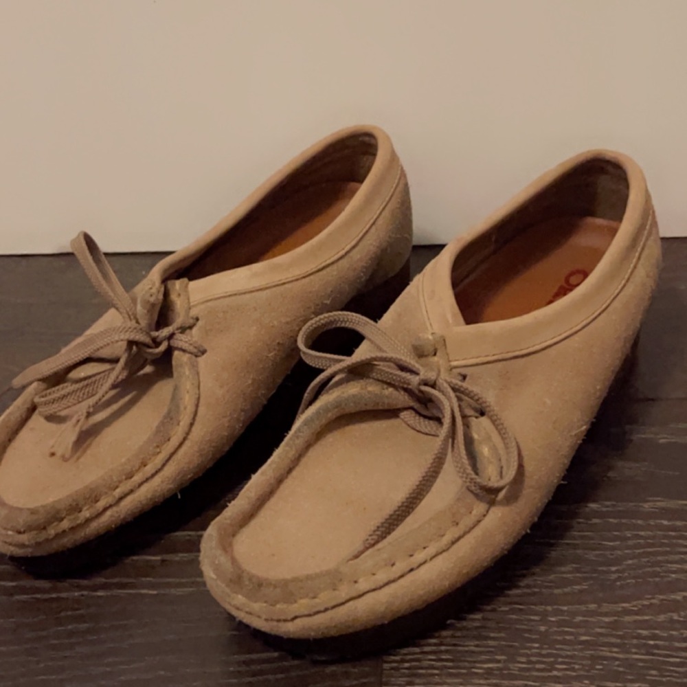 Women’s size 7 Clark’s Wallabees fair condition